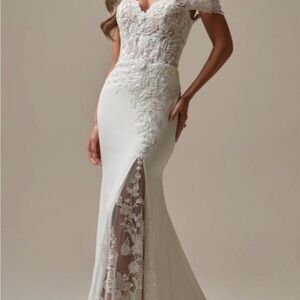 NEW Unaltered Wedding Gown